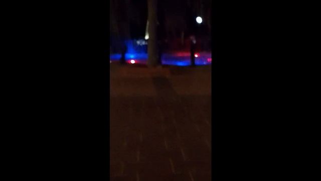 Аланья .Парк, морской прибой, плеск воды переливающихся  разноцветными огням подсветки  , релакс