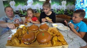 мукбанг бургеры и крылья как в KFC