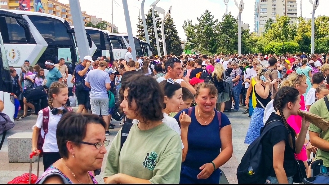 МАРИУПОЛЬ Долгожданная встреча из Питера домой детей 🕍Ремонт и Жизнь города сегодня смотреть онлайн