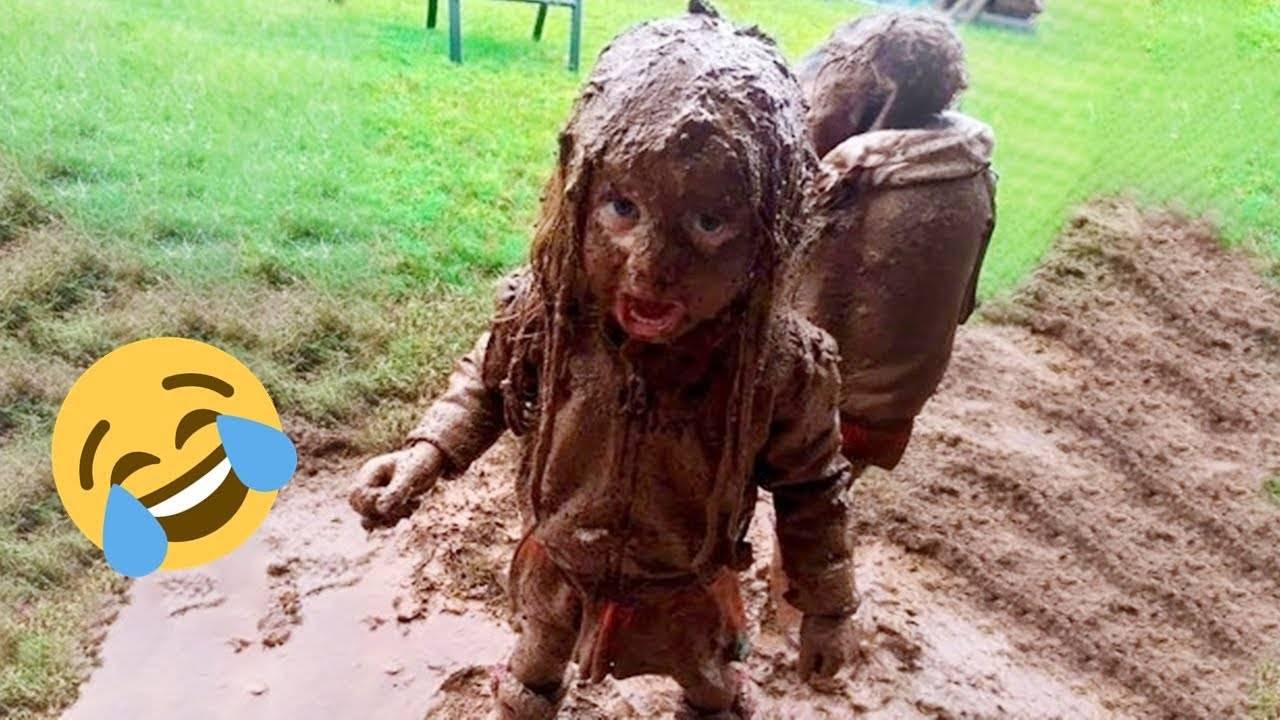 Лучшие смешные видео 2025 года 😂 ПОПРОБУЙТЕ НЕ ЗАСМЕЯТЬСЯ Смешные видео №4 😂 смотреть онлайн
