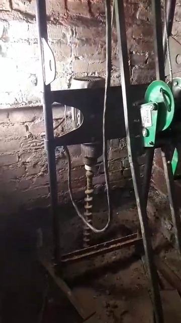 Абиссинская скважина в гараже