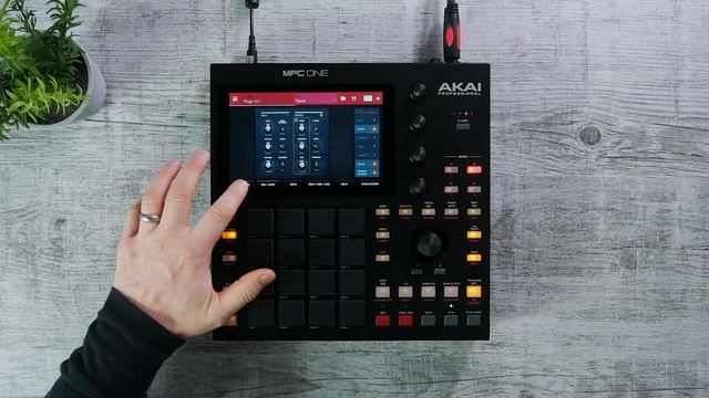 Getting Started with MPC One ｜ Using Plugin Instruments смотреть онлайн