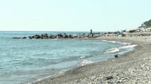 на пляже в Якорной Щели, Сочи, конец июля 2025 года.