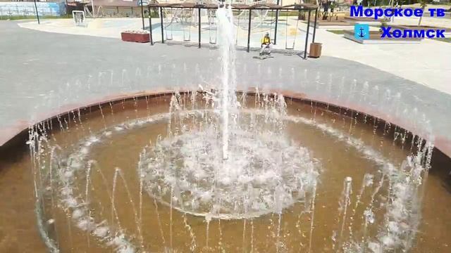 Фонтан на площади Мира города Холмск смотреть онлайн
