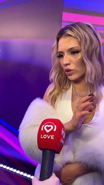 Люся Чеботина поделилась, как привыкла слушать музыку. А как это делаешь ты? смотреть онлайн