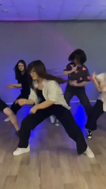 Ты словно Deja Vu #kpop #txt #coverdance #dejavu #cdt #tomorrow_x_together #kai #taehyun #yeonjun смотреть онлайн