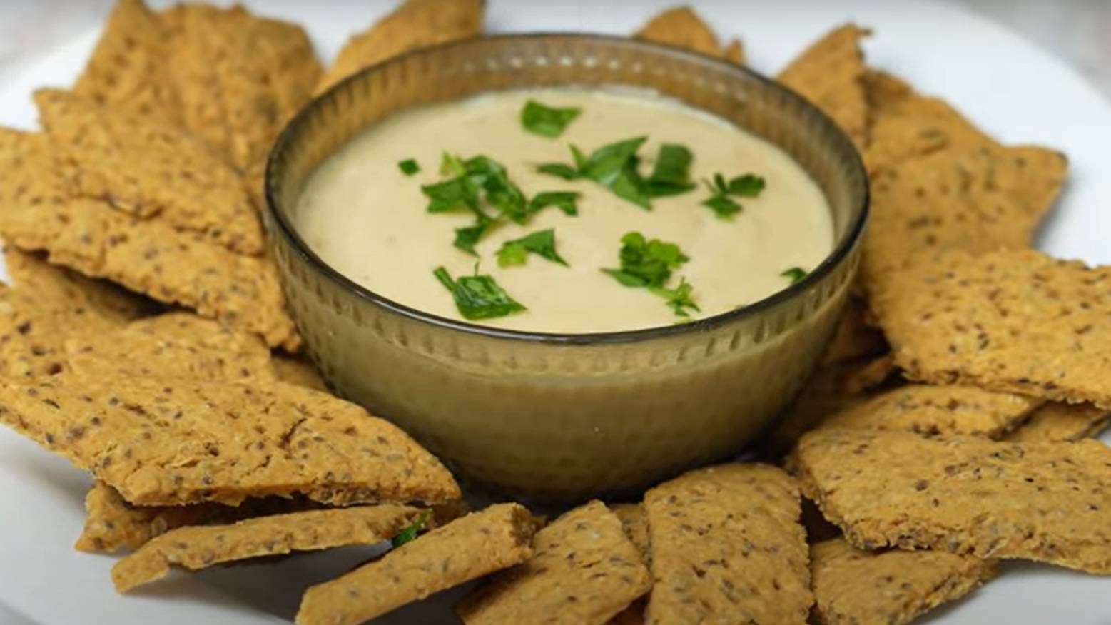 Хрустящие крекеры из фасоли — простой, белковый и безглютеновый рецепт