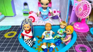 НА САМОЛЕТ ОПОЗДАЛИ!😱 ДОМА ОТДЫХАЛИ😄 Катя и Макс веселая семейка! Куклы Барби истории Даринелкатв