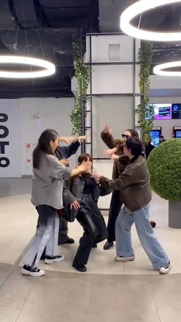 Даже после записи не устаем записывать вам смешные видео! Новый кавер уже совсем скоро! #cdt #kpop смотреть онлайн