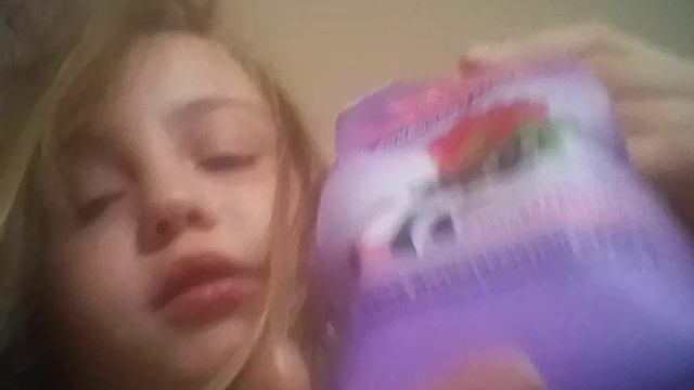 пробую одну конфету