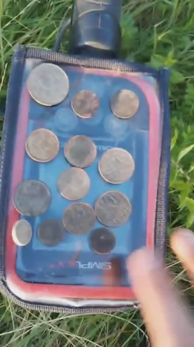 Выбрался покопать возле прудика смотреть онлайн