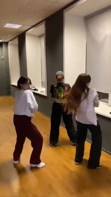 SMART - lee sserafim #kpop #coverdance #cdt #russia #smart #leesserafim смотреть онлайн