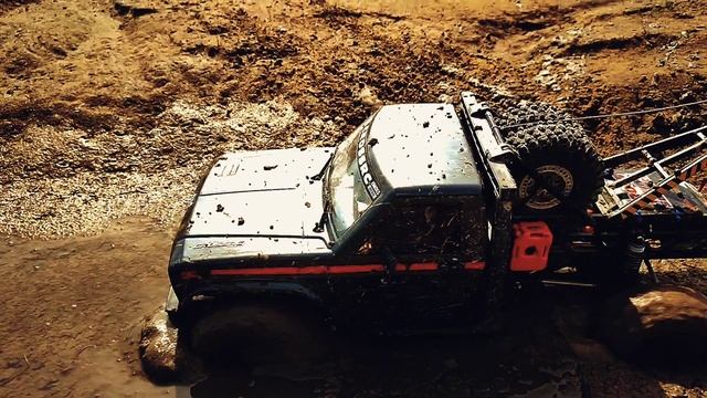 Песочная грязь с полным драйвом на Crossrc Truck EMO X5 смотреть онлайн