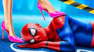 Что Случилось с Человеком-Пауком Детектив Барби против ВСЕХ Подозреваемых!