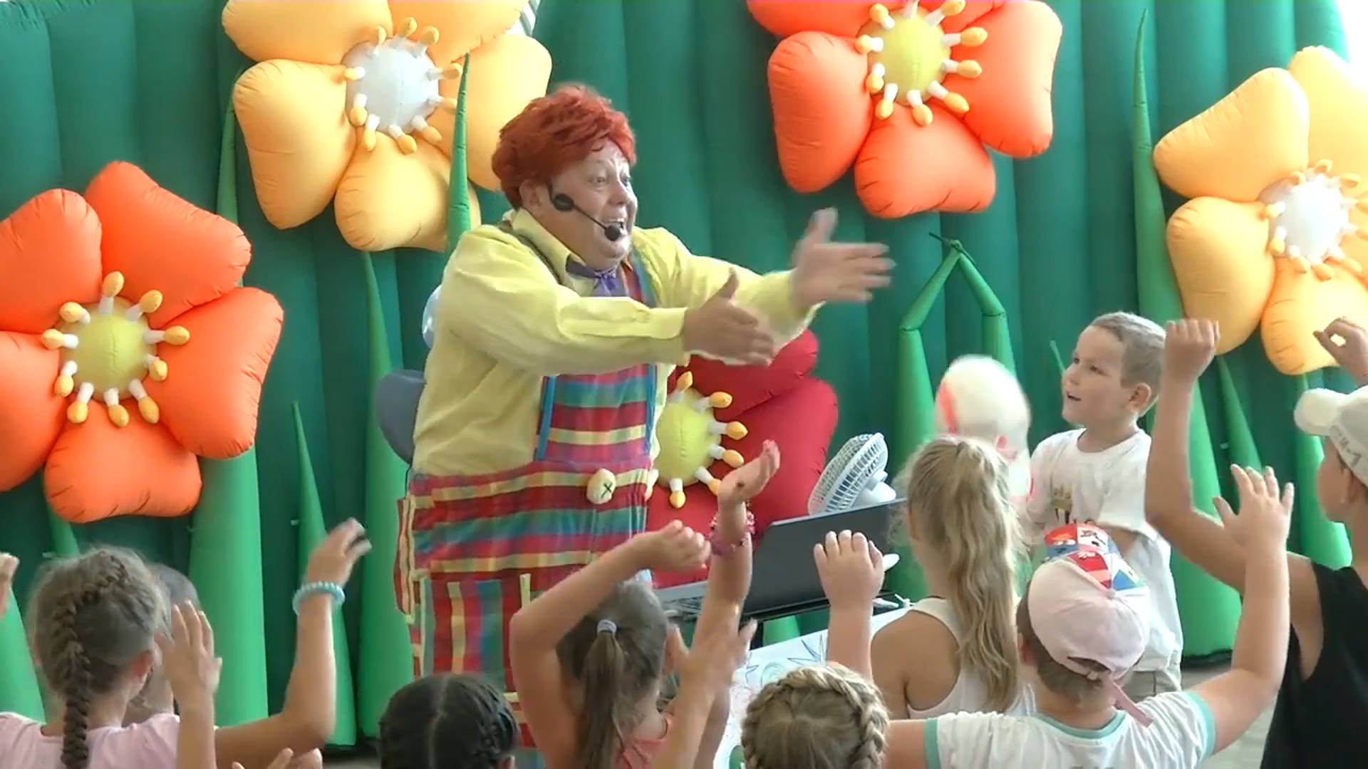 ДЕТСКОТЕКА с Карлсоном 🎉 Весёлая программа с играми, конкурсами и сюрпризами для детей! смотреть онлайн