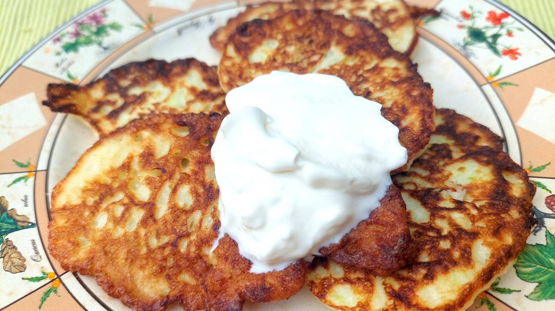 Нежные кабачковые оладьи. Быстро. Просто. Вкусно.