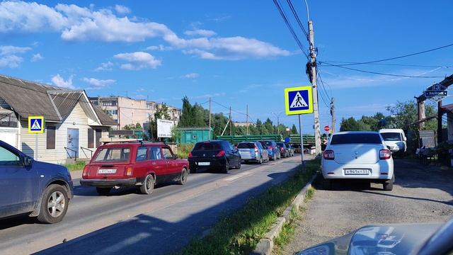 тепловоз тащит 37 вагонов, собралась не реальная пробка смотреть онлайн