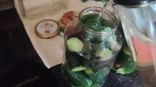 Прогнозы, прогнозы .... Пойду огурцы мариновать! смотреть онлайн