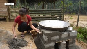 Дорис 36. Дорис строит печку для приготовления корма для свиней и садит имбирь в мешки из под цемент