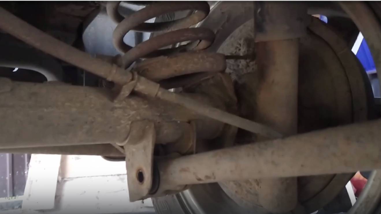 Реактивные тяги, снятие и ремонт