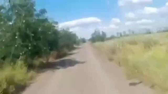 Украинский FPV-дрон упал прямо перед российским штурмовиком и не взорвался. ПОВЕЗЛО... смотреть онлайн