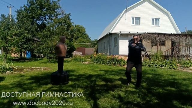 Отработка ударов боевыми чётками монаха в деревне (5)