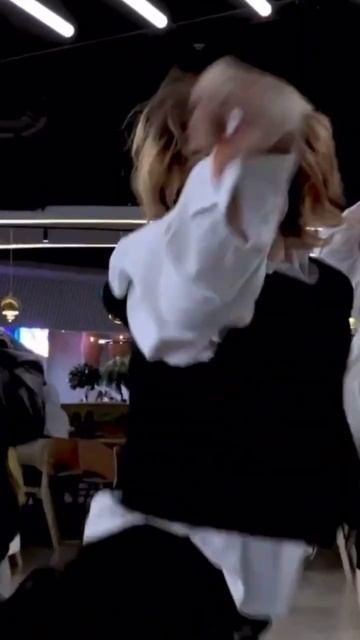 Act like an angel and dress like crazy#kpop #music #dance #cdt #mamma #lesserafim #lesserafimcrazy смотреть онлайн