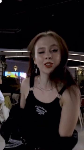 I'm an otaku, bestie #kpop #kpopdance #lesserafimcrazy #dance #lesserafimcrazy смотреть онлайн