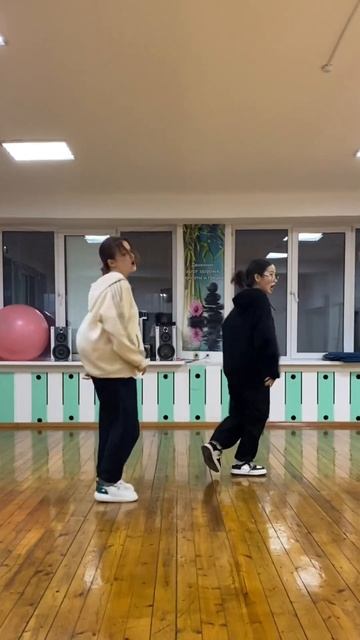 My heart is like boom, ba-ra-bi-bomb, bomb #kpop #coverdance #treasure #bomb смотреть онлайн