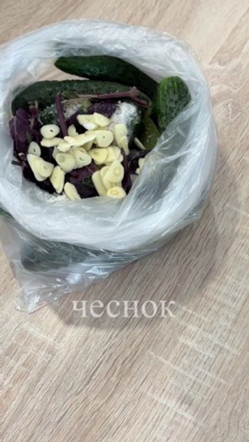 Огурцы "Скороешки", мы обожаем эту закуску - огурчики хрустящие, очень вкусные, готовятся быстро смотреть онлайн