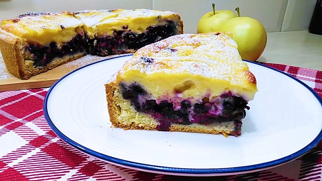 ПОТРЯСАЮЩИЙ ПИРОГ с Творогом, Яблоками и Черникой | Вкусные рецепты смотреть онлайн