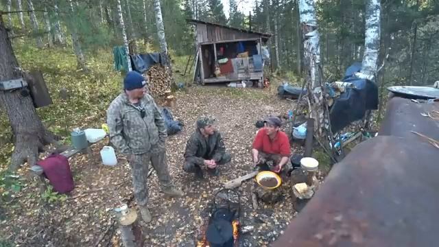 ПРОРЫВАЕМСЯ К РЕКЕ. ЗАБРОСИЛА НАС ЛИХАЯ НАШЛИ ХИЖИНУ ОХОТНИКОВ В НЕПРОЛАЗНОЙ ТАЙГЕ. смотреть онлайн