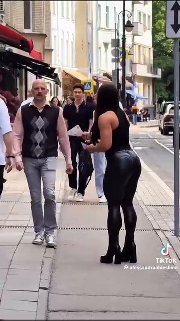 Возьмите флаерок😂 смотреть онлайн