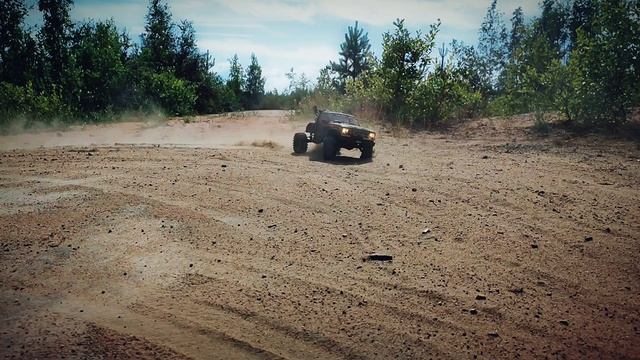 Верхом на сумасшедшей игрушке RC Crossrc 4x4 EMO X5 смотреть онлайн