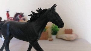 Распаковка фигурок лошадей от коллекта