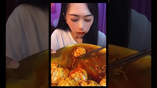 АСМР/Поедание лапши с яйцами на камеру/ASMR/Мукбанг смотреть онлайн