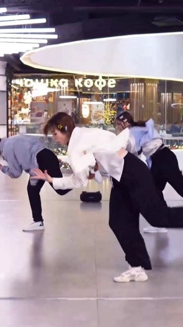 #ZEROBASEONE - IN BLOOM #zerose #kpopinpublic #coverdance #russia смотреть онлайн