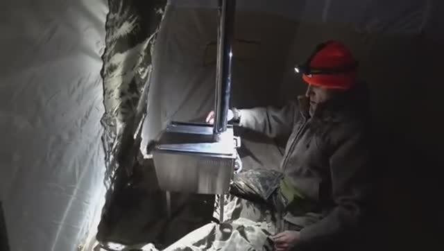 КАНИКУЛЫ С ДЕВУШКОЙ В ДРЕМУЧЕМ ЛЕСУ НОЧЁВКА В ПАЛАТКЕ МФП-3 ЖАРИМ,ПИЛИМ, ТЕСТИРУЕМ УНИКАЛЬНУЮ ПЕЧЬ смотреть онлайн