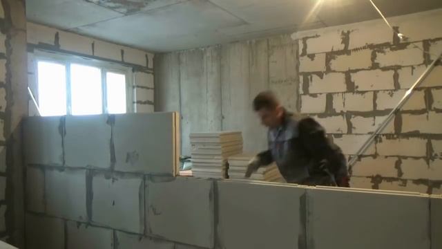 Монтаж перегородки из пазогребневых плит (блоков) своими руками, за один день. смотреть онлайн