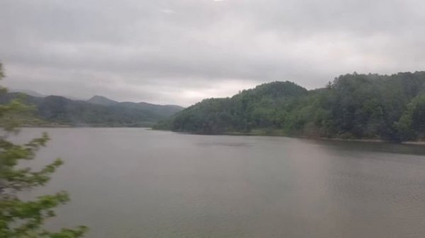 Из окна поезда "Орлан" по маршруту Холмск-Северный - Чертов мост. Тайное озеро. Часть 3