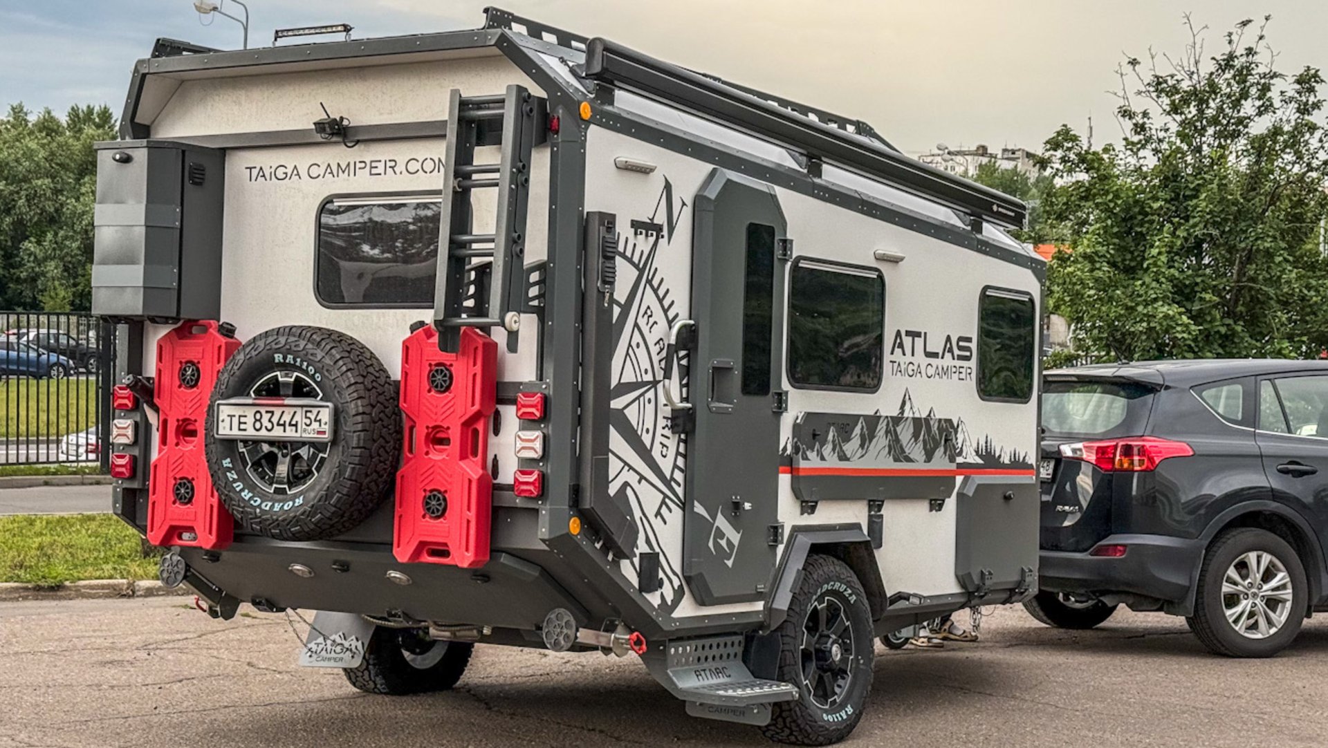 Внедорожный дом на колесах из Сибири Taiga Camper Atlas 2025 смотреть онлайн