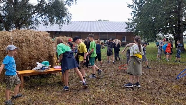 дети из спортивного лагеря на 