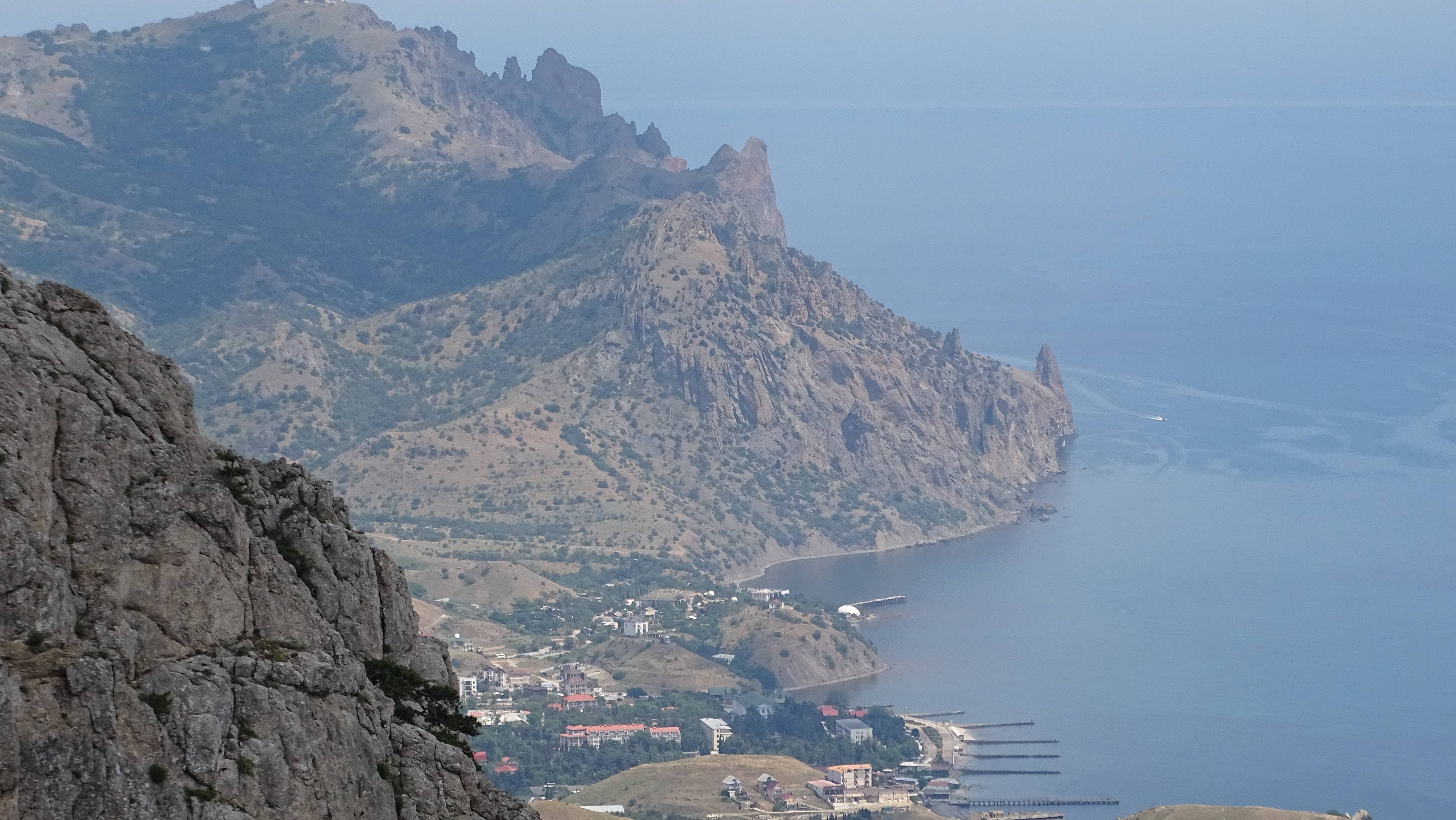 Крымский пляж у вулкана Кара Даг. Пляж Биостанции в посёлке Курортное. смотреть онлайн