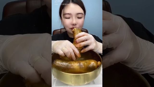 АСМР/Поедание кровяной колбасы на камеру/ASMR/Мукбанг смотреть онлайн