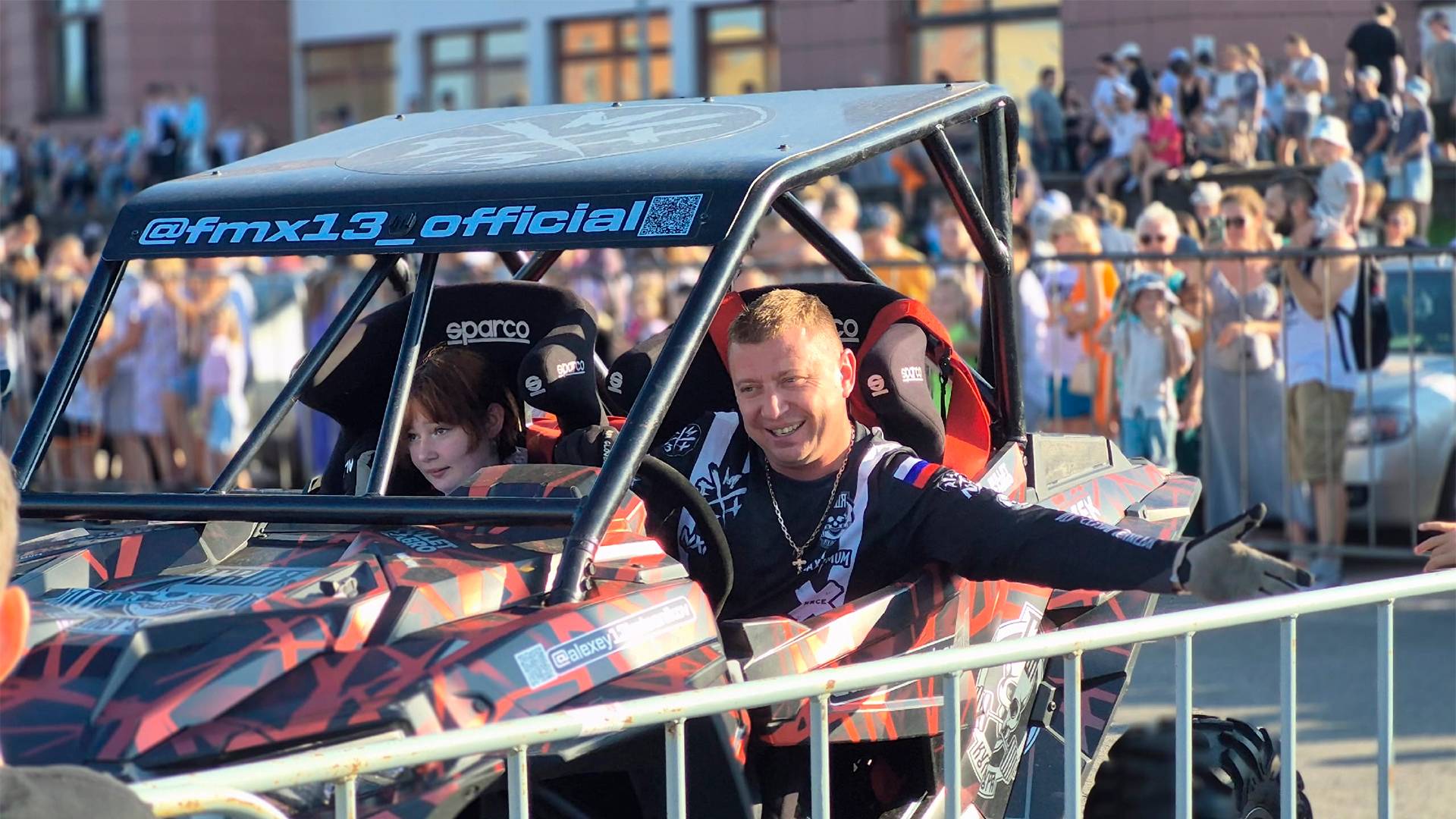 В Дубне самый титулованный райдер России впервые сделал сальто на багги с дочерью смотреть онлайн