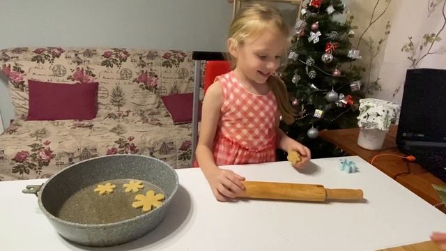 #vlogmas ИМБИРНЫЕ ПРЯНИКИ. Ничего не понимаю в искусстве. Новогодний декор и настроение смотреть онлайн