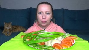 Мукбанг. Еда на камеру.