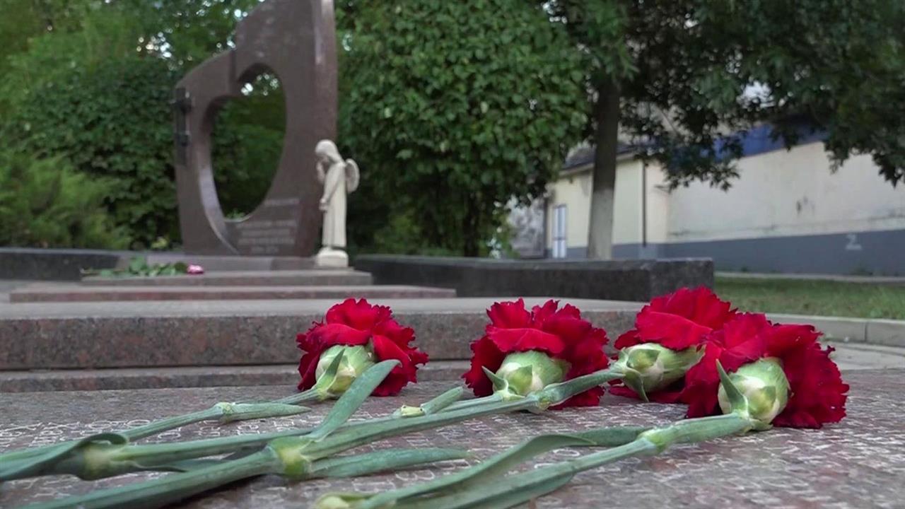В России отмечают День памяти детей, погибших в Донбассе под ударами ВСУ смотреть онлайн