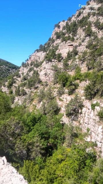 Просто горы и ущелье Крымской Швейцарии смотреть онлайн