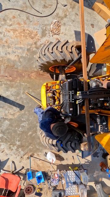 Куплю себе JCB и горе знать не буду, все запчасти по наличию! Замена радиатора охлаждающий жидкости